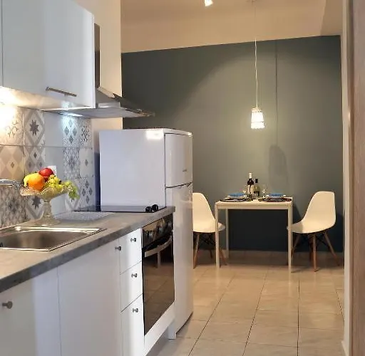 Apartment Stylish Modern Apartment, Nilie Hospitality Mgmt *